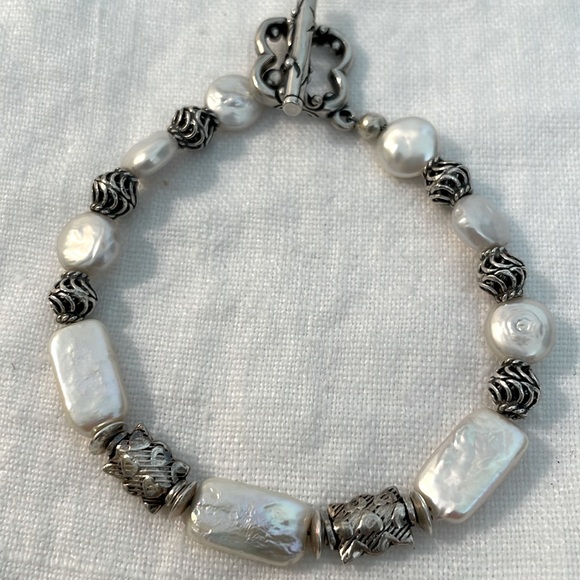Hand Crafted Jewelry - Stunning Pearl and Bali Silver Bracelet